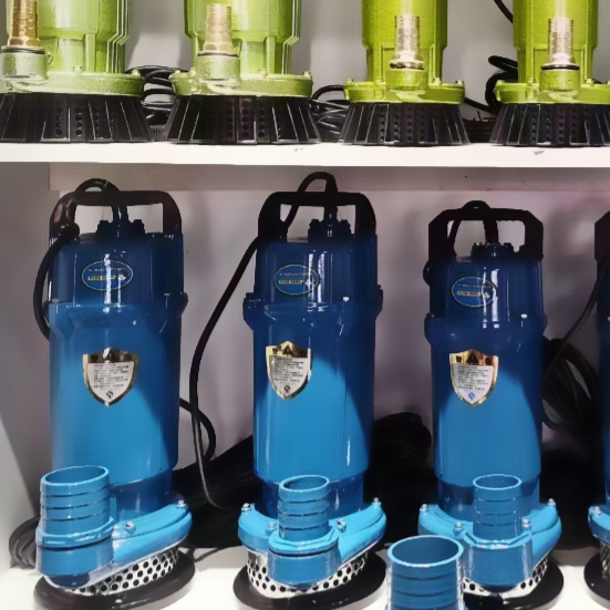 モーター付き水中ポンプ 1年保証 25kg カスタムカラー  - Solar Pump Controller のレビューと価格